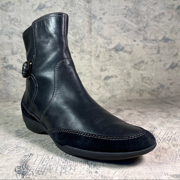 Circa Joan & David Style CJFRESH Black Leather Ankle Boots - Picture 2 of 11